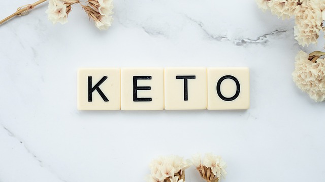 Która dieta jest bardziej skuteczna dla utraty wagi – dieta ketogeniczna czy dieta paleo?