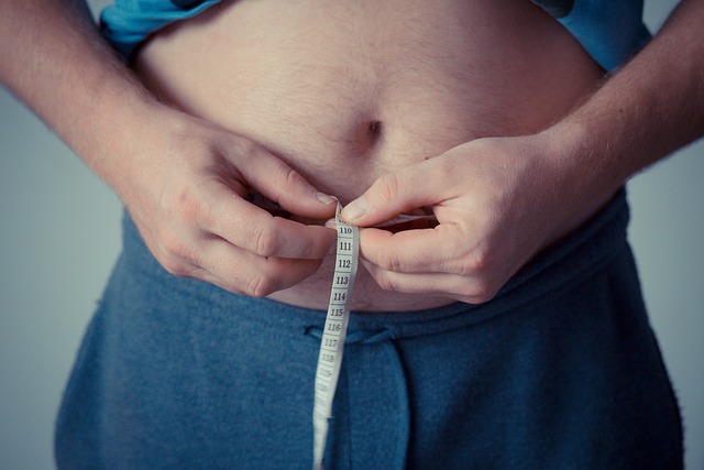 Jak dieta ketogeniczna wpływa na organizm w porównaniu z dietą tłuszczową?